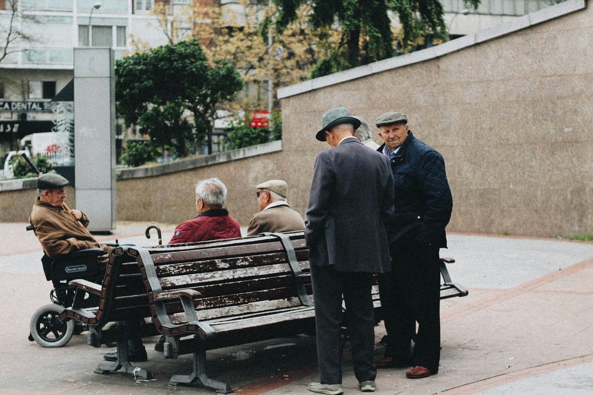 Imagen de archivo de personas mayores en Madrid. Foto: Thiago Barletta/Unsplash