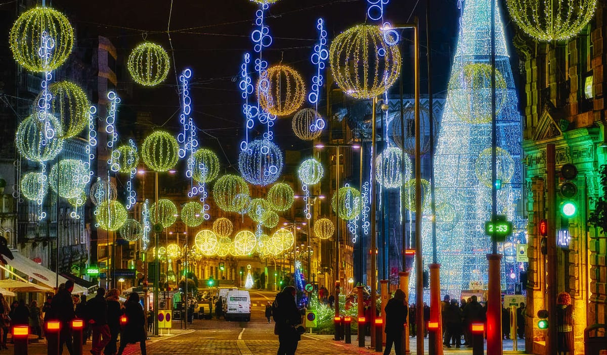 Alumbrado público navideño en una calle de Vigo. Foto: viajandoconpio.com