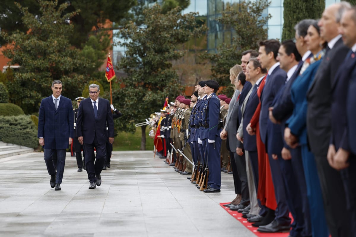 Pedro Sánchez y Aziz Ajanuch Foto: RTVE