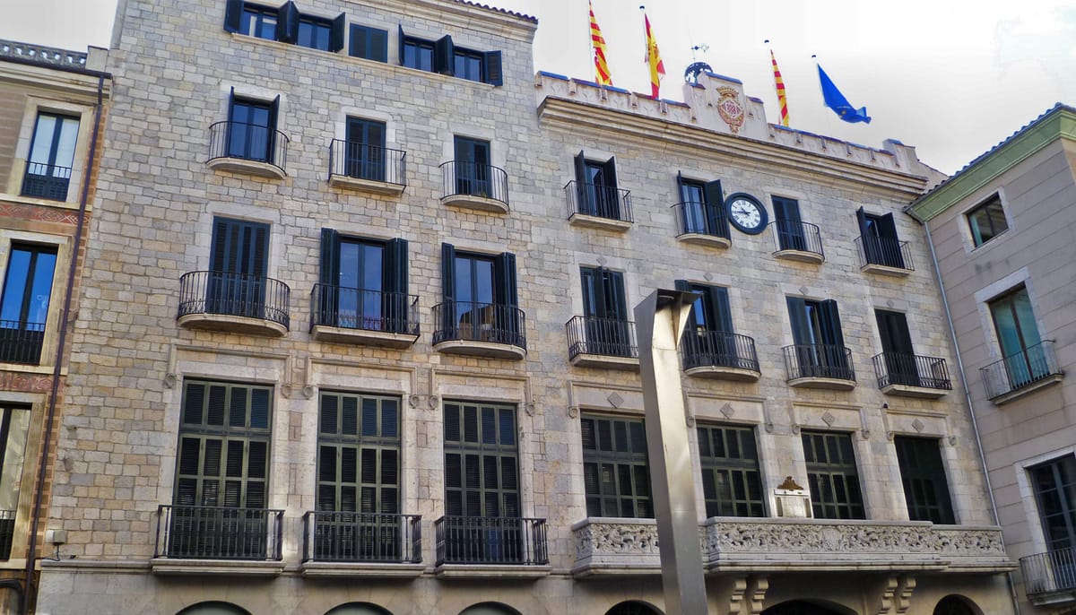 Imagen de archivo de la fachada del Ayuntamiento de Girona. Foto: interempresas.net