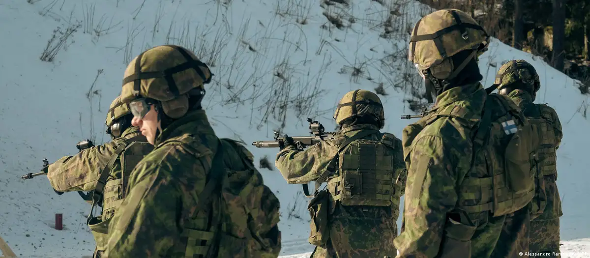 Reservistas finlandeses durante un ejercicio militar en una base de Helsinki, en 2023. Foto: Alessandro Rampazzo/AFP