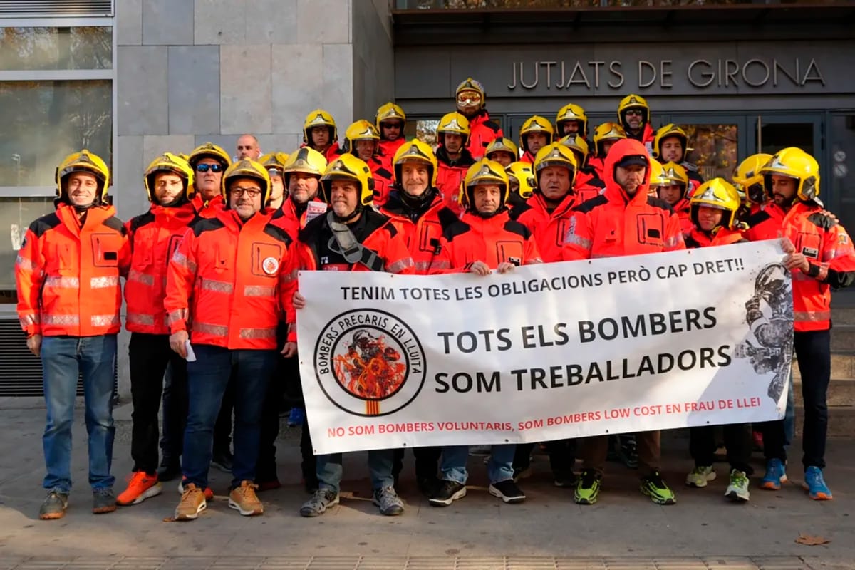 Concentración de la plataforma Bombers Precaris en Lluita. Foto: directa.cat