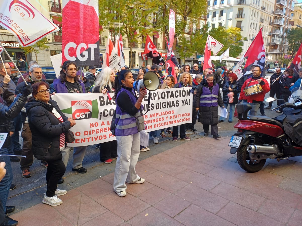 Protesta sindical de la CGT ante El Corte Inglés en Madrid durante el Black Friday. Foto: CGT