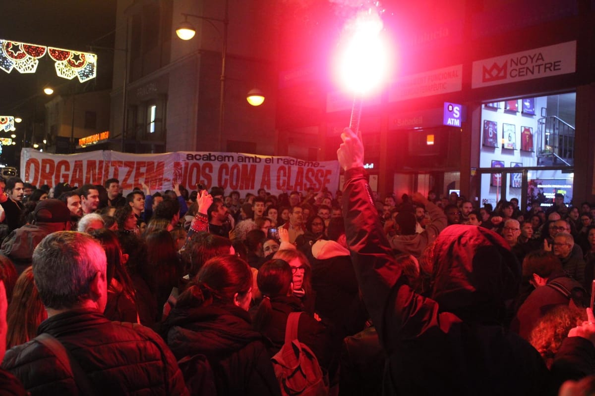 Manifestación en denuncia del desalojo del B9. Foto: @OJS_CAT (X)