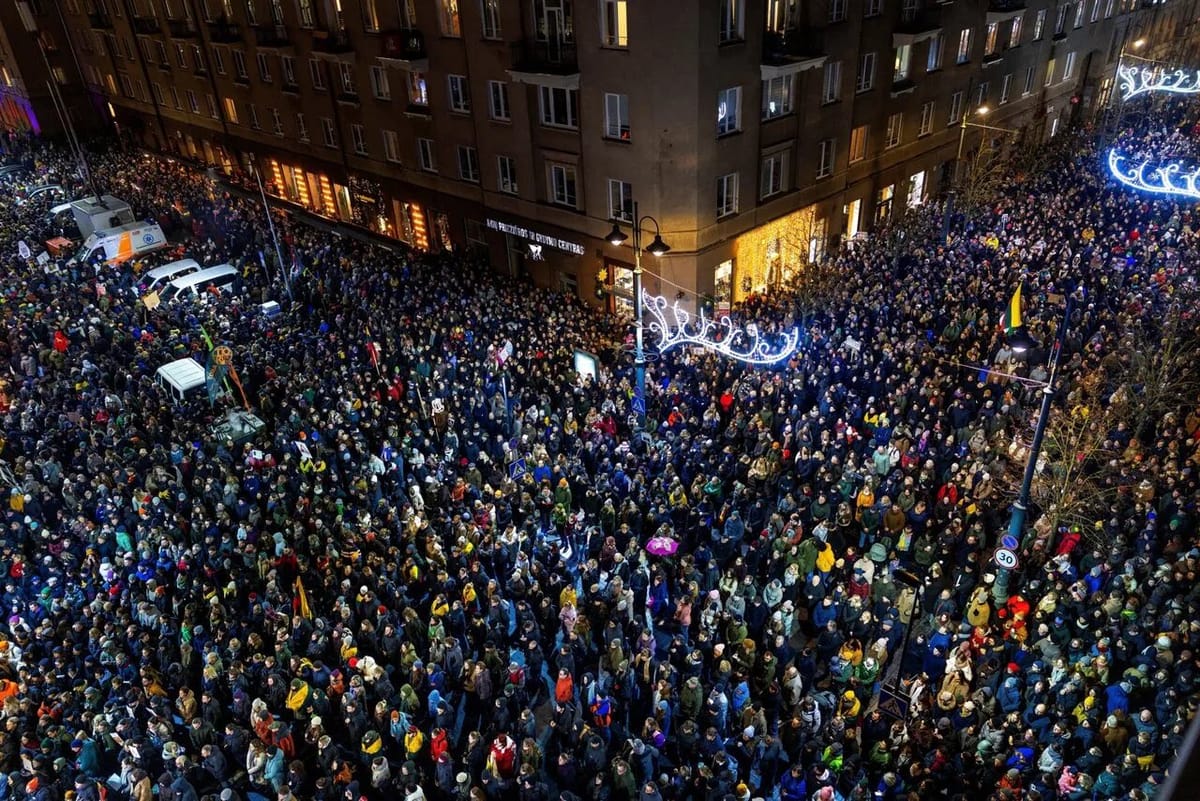 Miles de personas se manifiestan en Vilna. Foto: @SpockResists (X)
