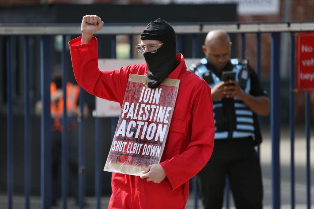Imagen de un miembro de Palestine Action durante una protesta. Foto: zeit.de