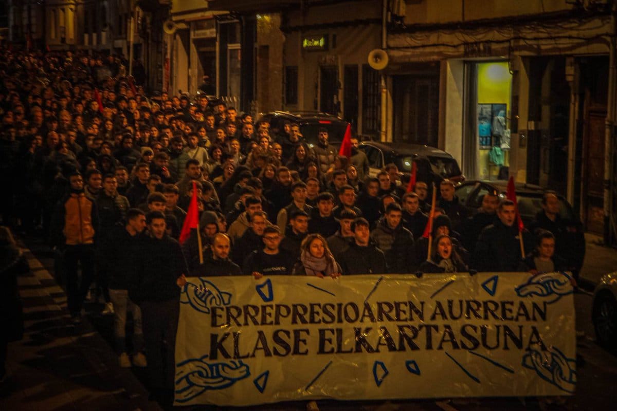 Imagen de la manifestación por las calles de Azpeitia. Foto: @AzpErreAurka (X)