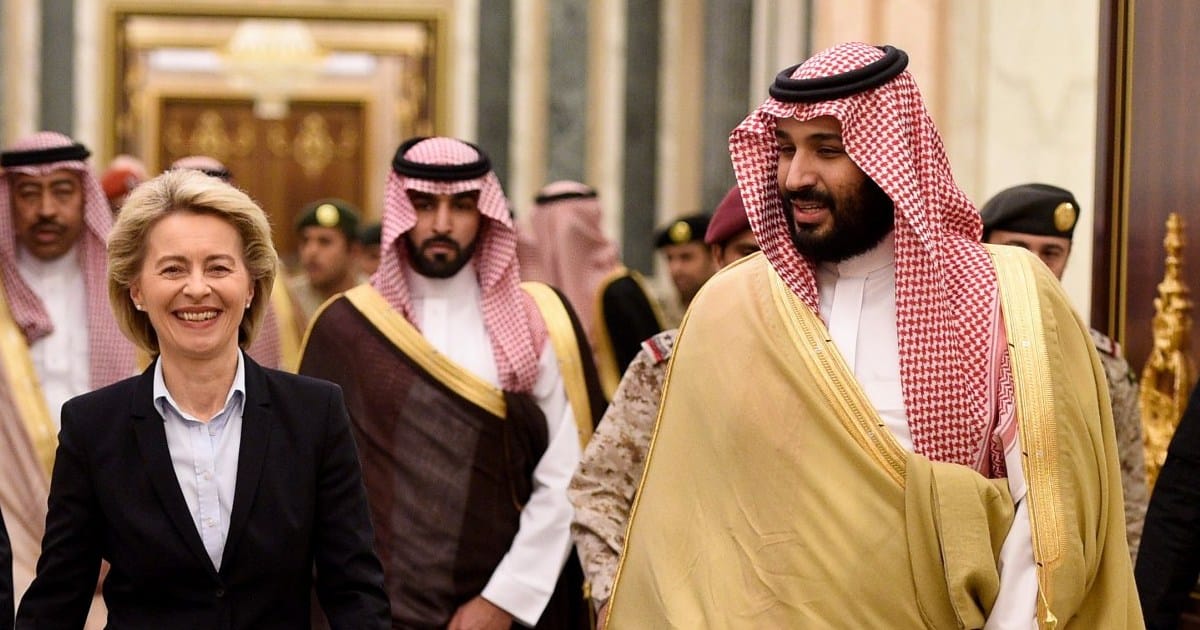 La presidenta de la Comisión europea Ursula von der Leyen y Mohammad bin Salman Al-Saud. Foto: metro.co.uk