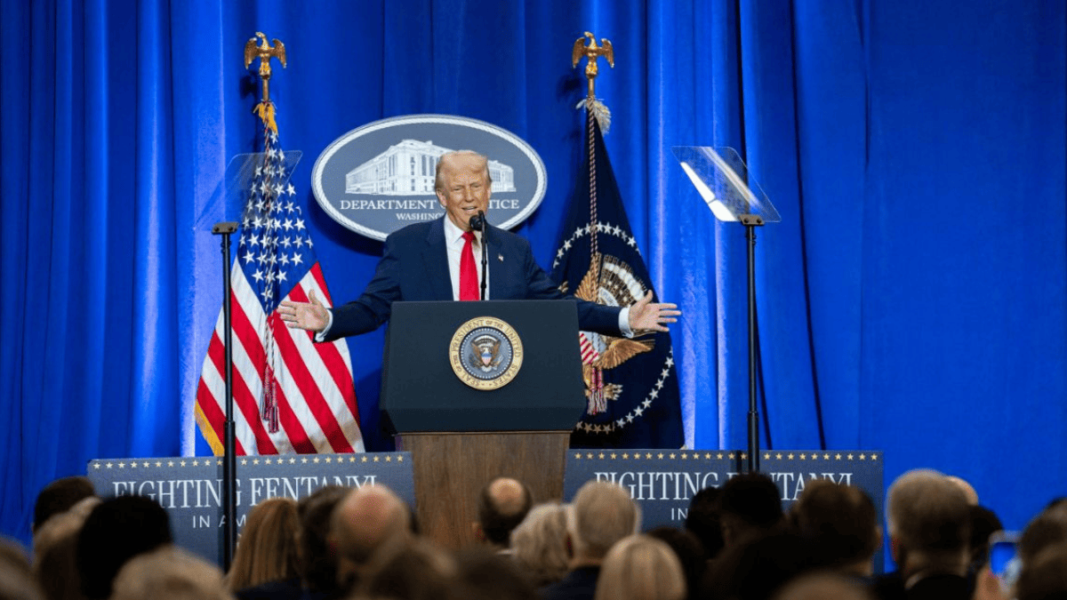 Imagen de Donald Trump en una rueda de prensa. Foto: heraldousa.com