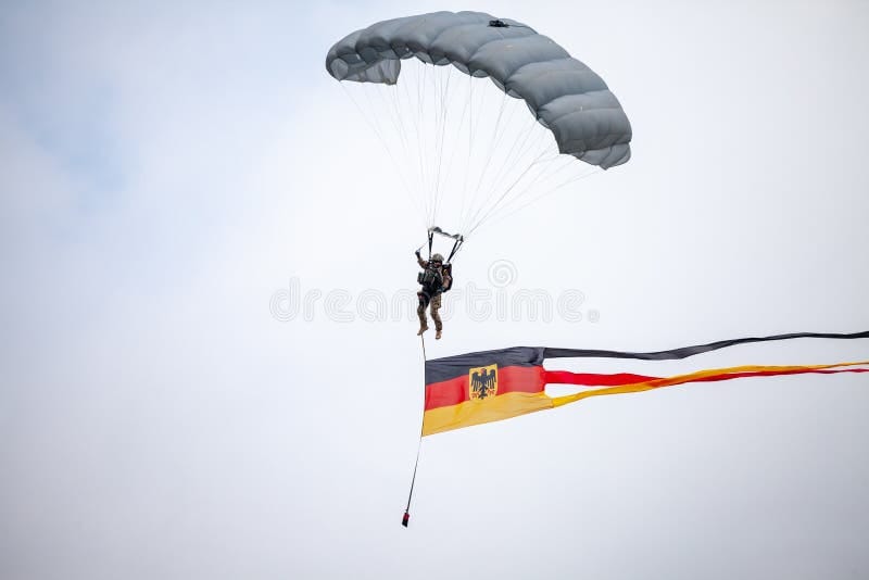 Imagen de un paracaidista del ejército alemán. Foto: es.dreamstimes.com