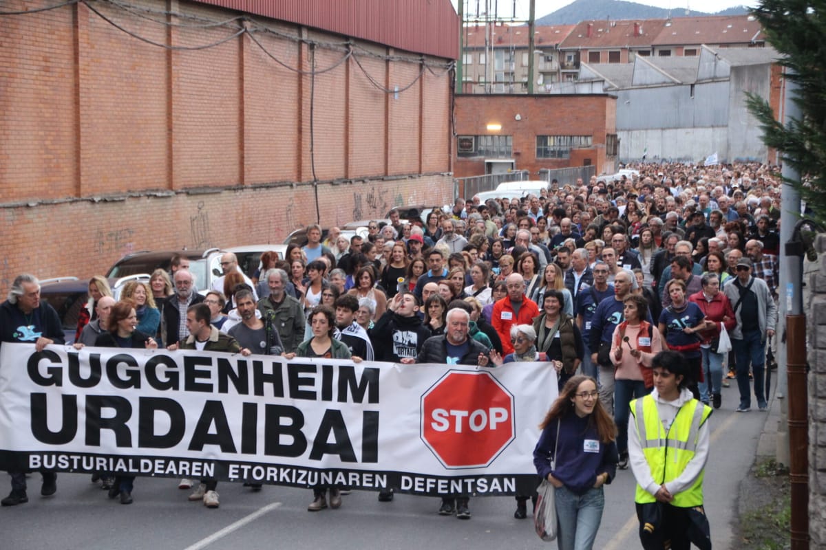 Imagen de una manifestación en contra del proyecto. Foto: bilbaohiria.com