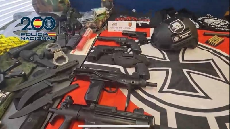 Material incautado a la banda neonazi 'The Base' en Castelló. Foto: CNP