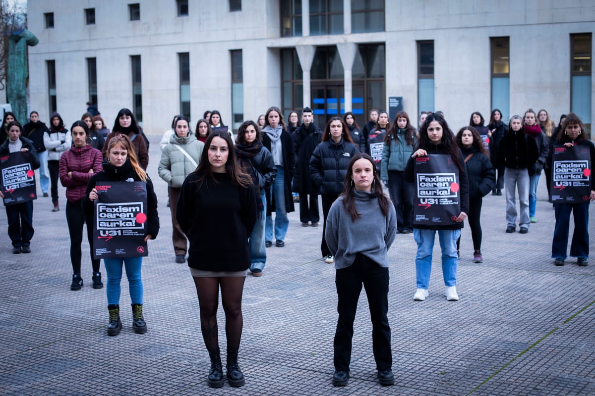 Comparecencia de GKS e Itaia en Iruñea. Foto: Gazte Koordinadora Sozialista & Emakumeon Antolakunde Sozialista