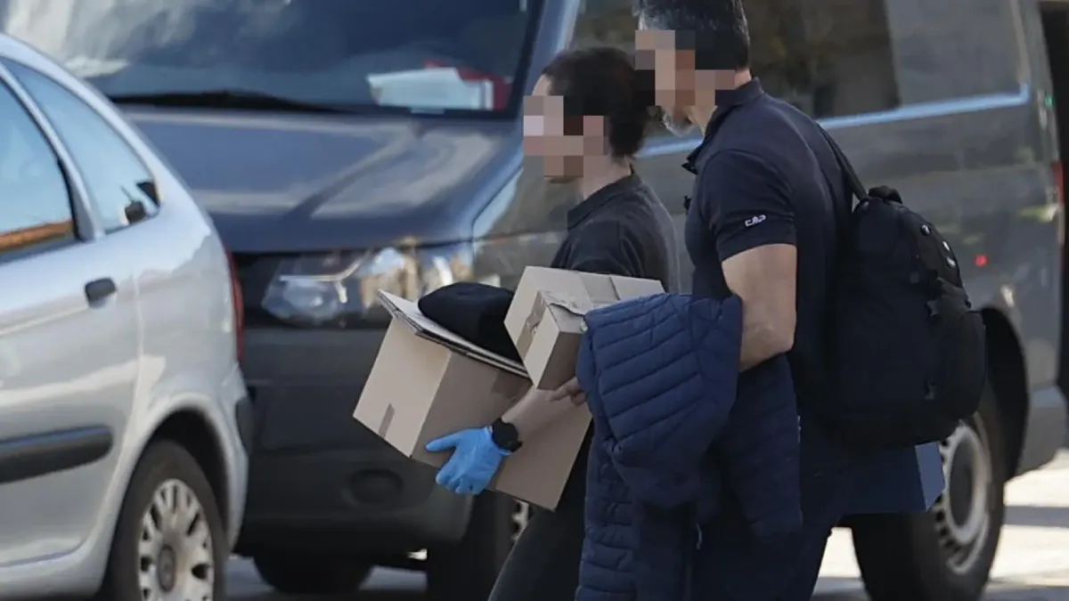 Imagen de archivo del registro policial en el Ayuntamiento de Getxo (Bizkaia) por el caso del derribo del palacete protegido. Foto: vía Crónica Vasca