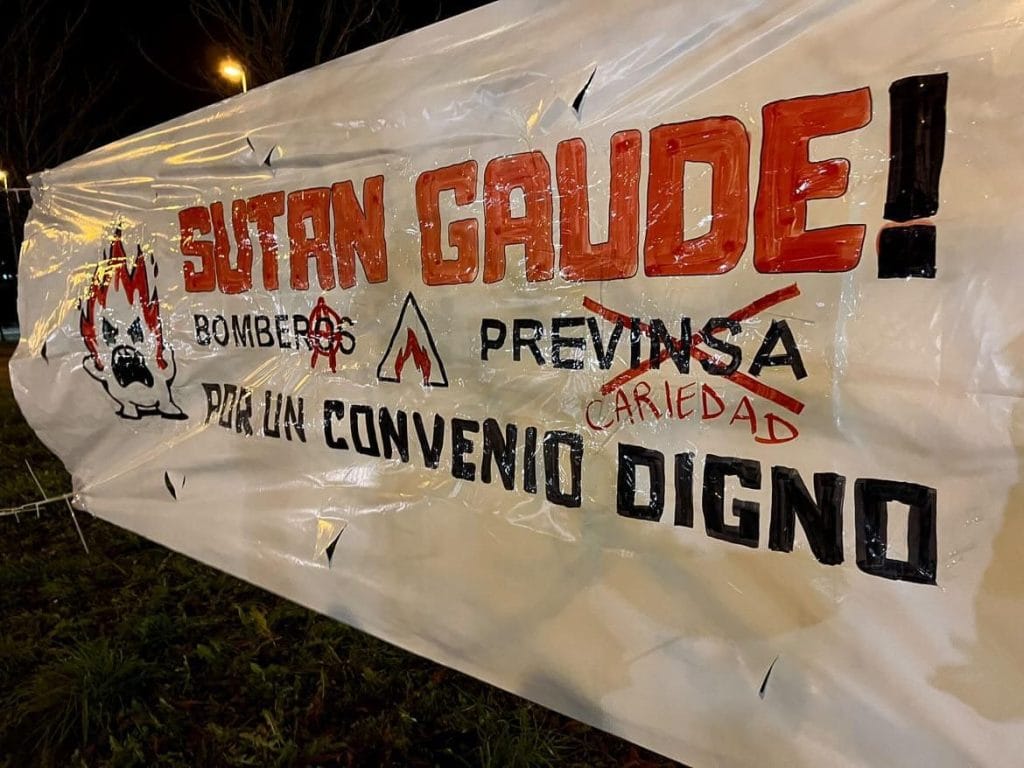 Pancarta de bomberos del grupo Previnsa en Gasteiz. Foto: vía Gedar Langile Kazeta