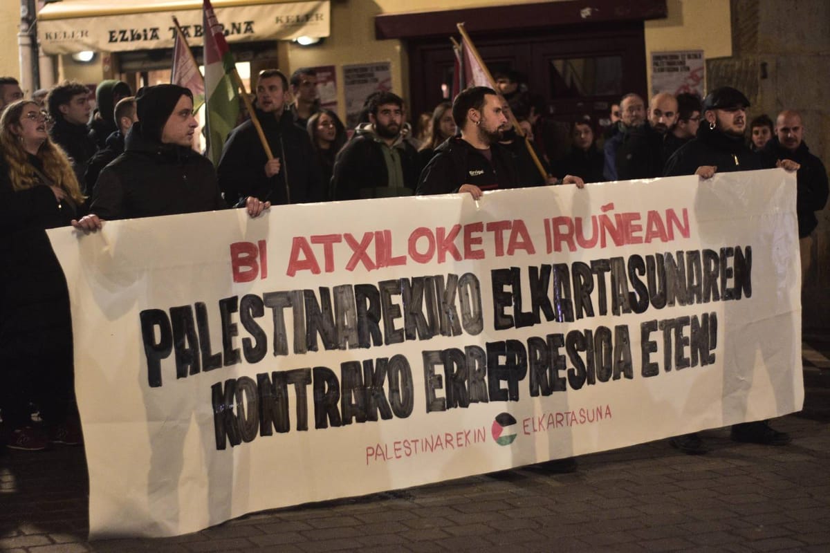 Concentración antirrepresiva de Palestinarekin Elkartasuna en Iruñea. Foto: Gedar Langile Kazeta
