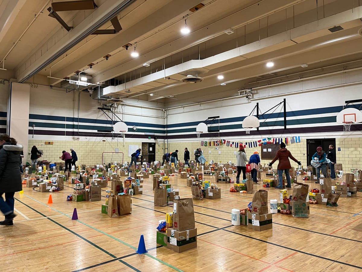 Recogida de productos para familias perseguidas en Minnesota. Foto: @SeanLimMN (X)
