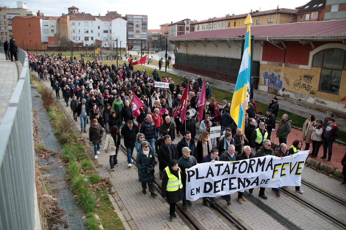 Marcha contra el soterramiento de las vías del Feve en León. Foto: N/D