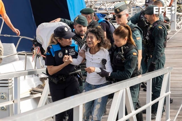 Imagen de archivo del desahucio de Margarita en Las Palmas. Foto: EFE/Quique Curbelo