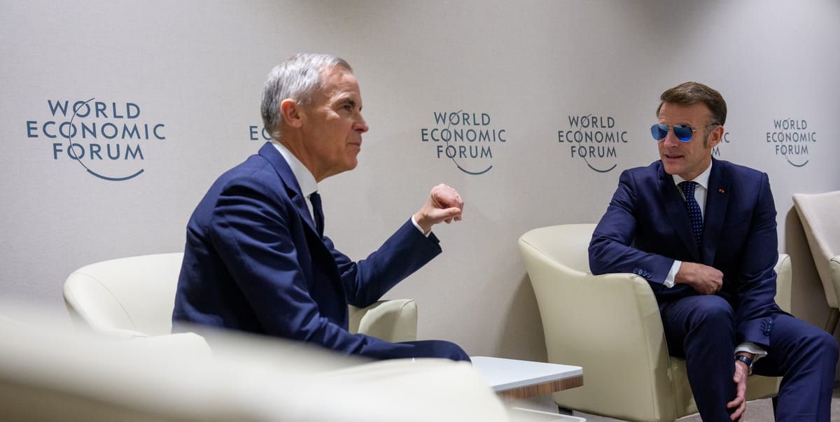 Mark Carney y Emmanuel Macron en el Foro Económico Mundial. Foto: @CanadianPM (X)