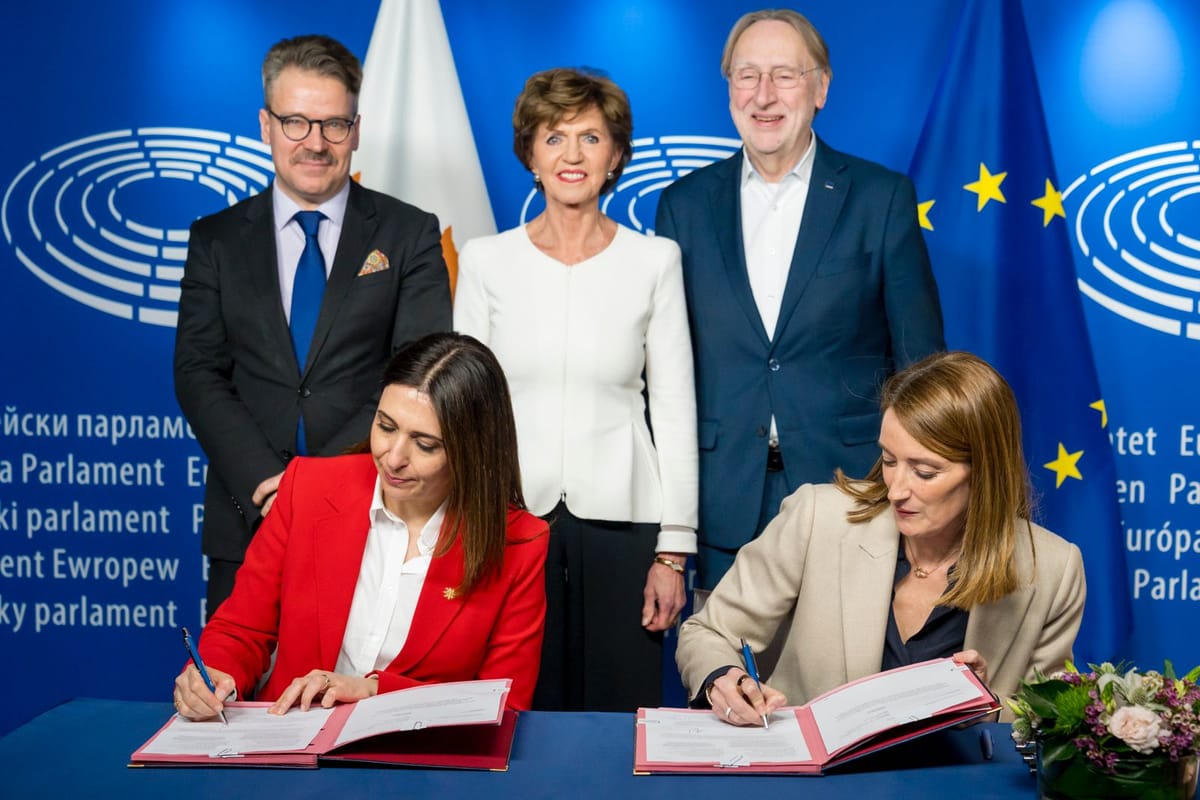 Firma de la prohibición del gas ruso en la UE. Foto: @EP_President (X)