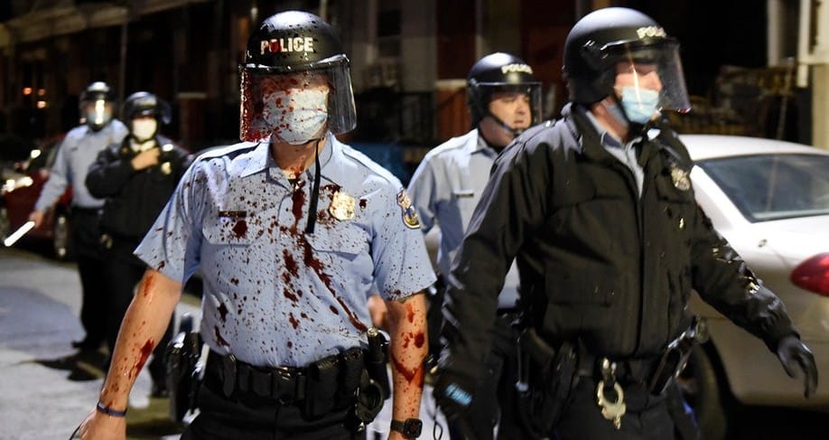 Policías estadounidenses durante protestas en Philadelphia, 2020. Foto: foxnews.com