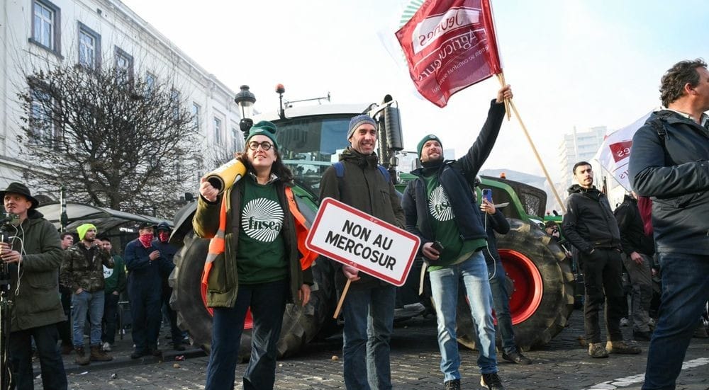 Protestas contra el tratado comercial en Paris. Foto: elobservador.com.uy