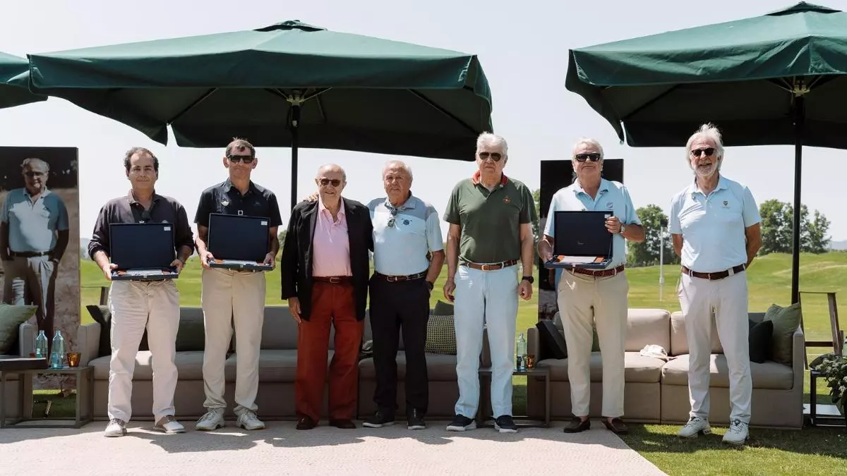 A la derecha, Emilio Cuatrecasas, en su club Empordà Golf. Foto: sport.es