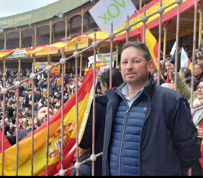 Abascal ampara a su concejal de Xàbia investigado por acoso sexual: “Tú de ahí no te muevas”