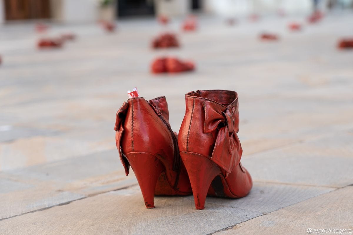 Imagen de archivo de unos zapatos rojos, símbolo de los feminicidios y la violencia machista. Foto: cartagena.es