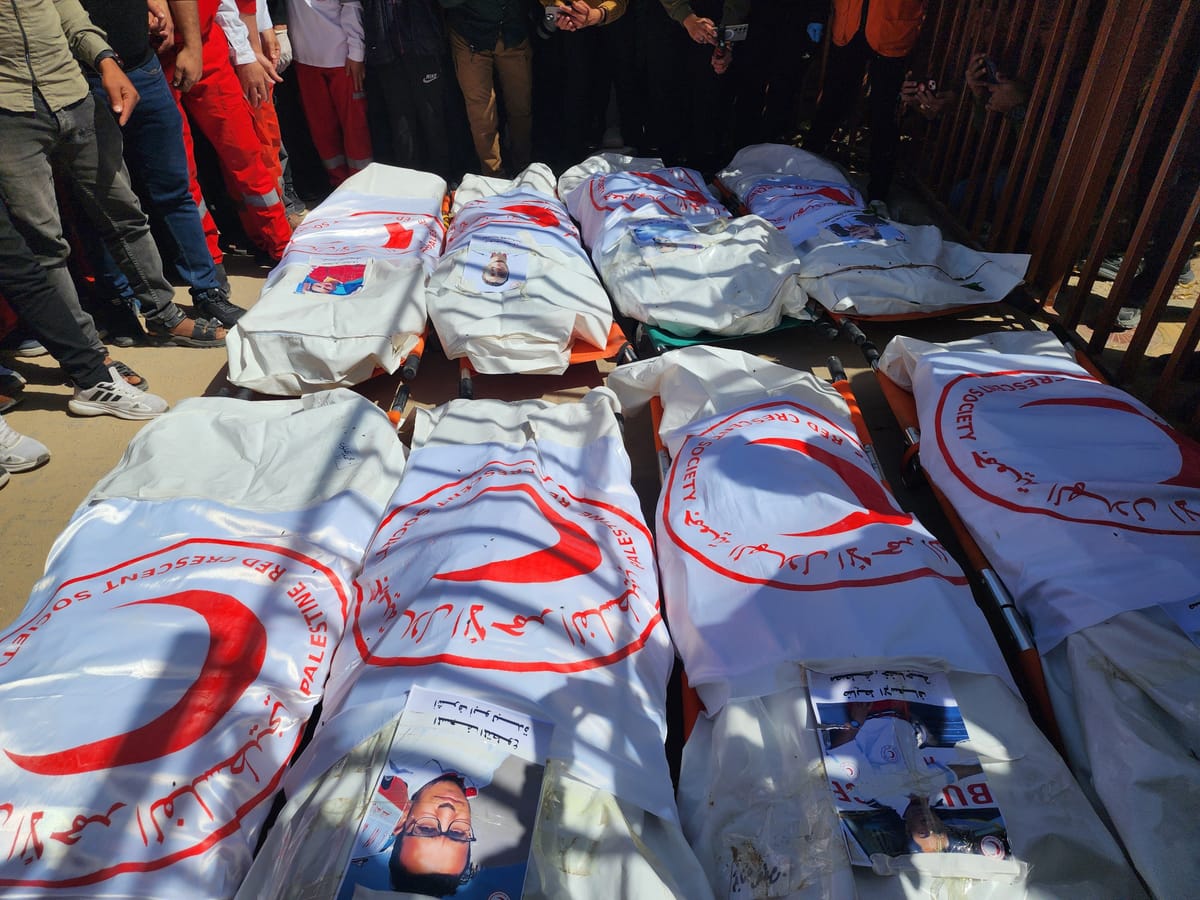 El Ejército israelí ejecutó a 15 trabajadores humanitarios en Gaza y trató de enterrar las pruebas