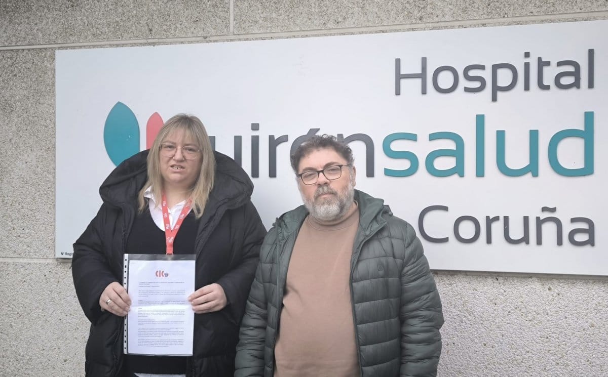 Sindicalistas de CIG ante el Hospital QuirónSalud de A Coruña. Foto: vía cig.gal