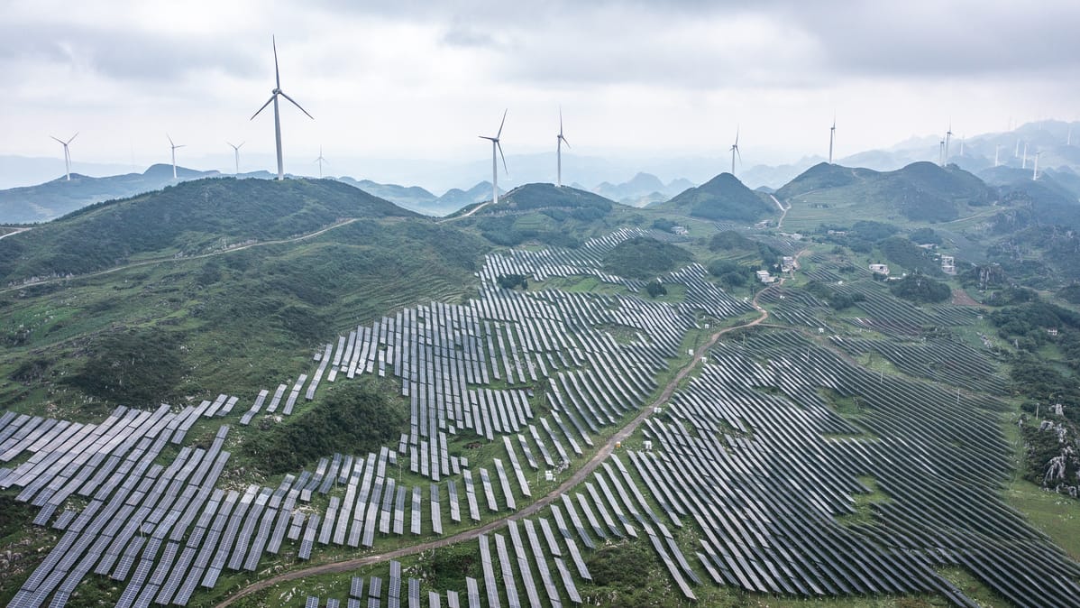 Una central fotovoltaica en el condado autónomo Yi-Hui-Miao de Weining, provincia de Guizhou, 6 de julio de 2023. [Foto/Xinhua]