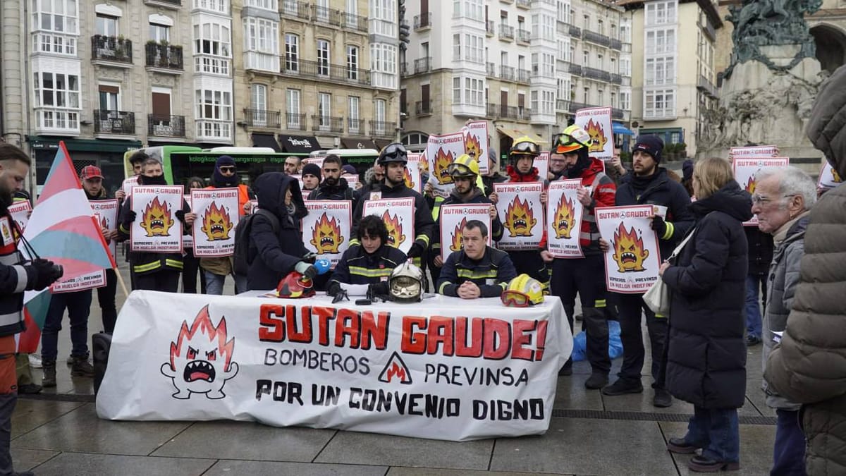 Rueda de prensa de los bomberos huelguistas de Mercedes. Foto: vía Gedar Langile Kazeta