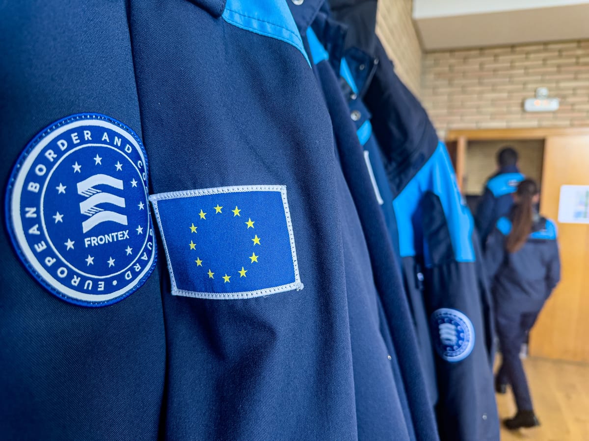 Imagen de archivo de un uniforme de funcionarios de Frontex. Foto: Frontex (X)