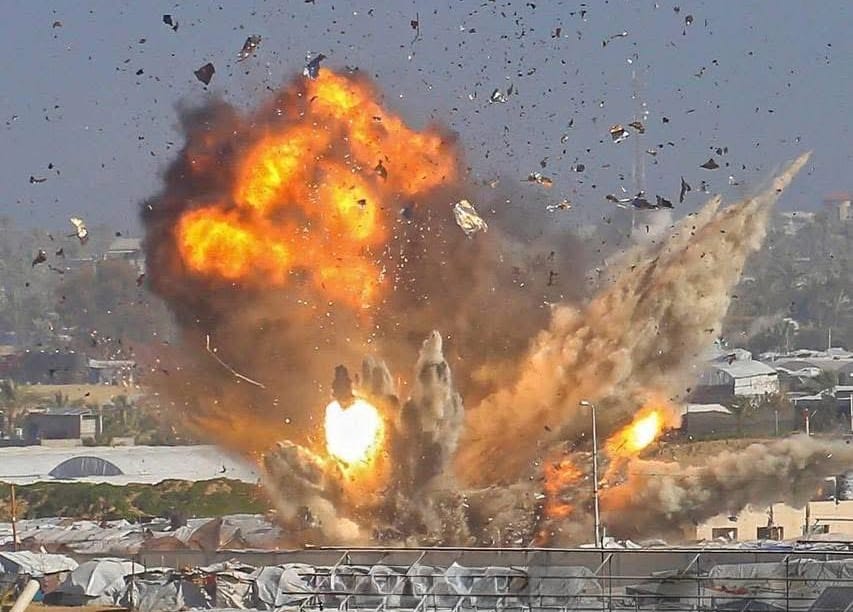 Bombardeo israelí en la Franja de Gaza el 31 de enero. Foto: Bashar Taleb/Getty Images