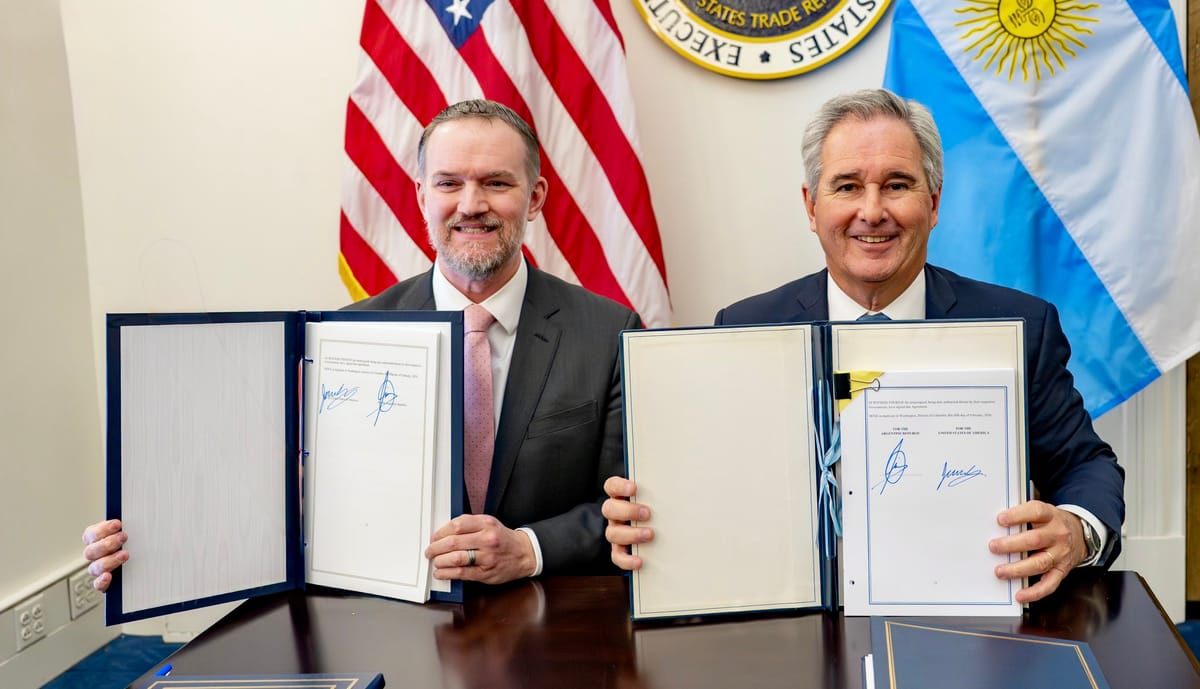 Firma del acuerdo comercial entre EE.UU. y Argentina. Foto: @pabloquirno (X)