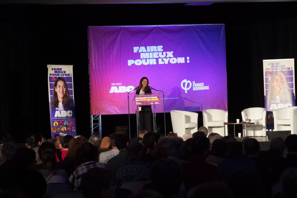 Acto de Anaïs Belouassa Cherifi, diputada de LFI por Lyon. Foto: @BelouassaAnais (X)