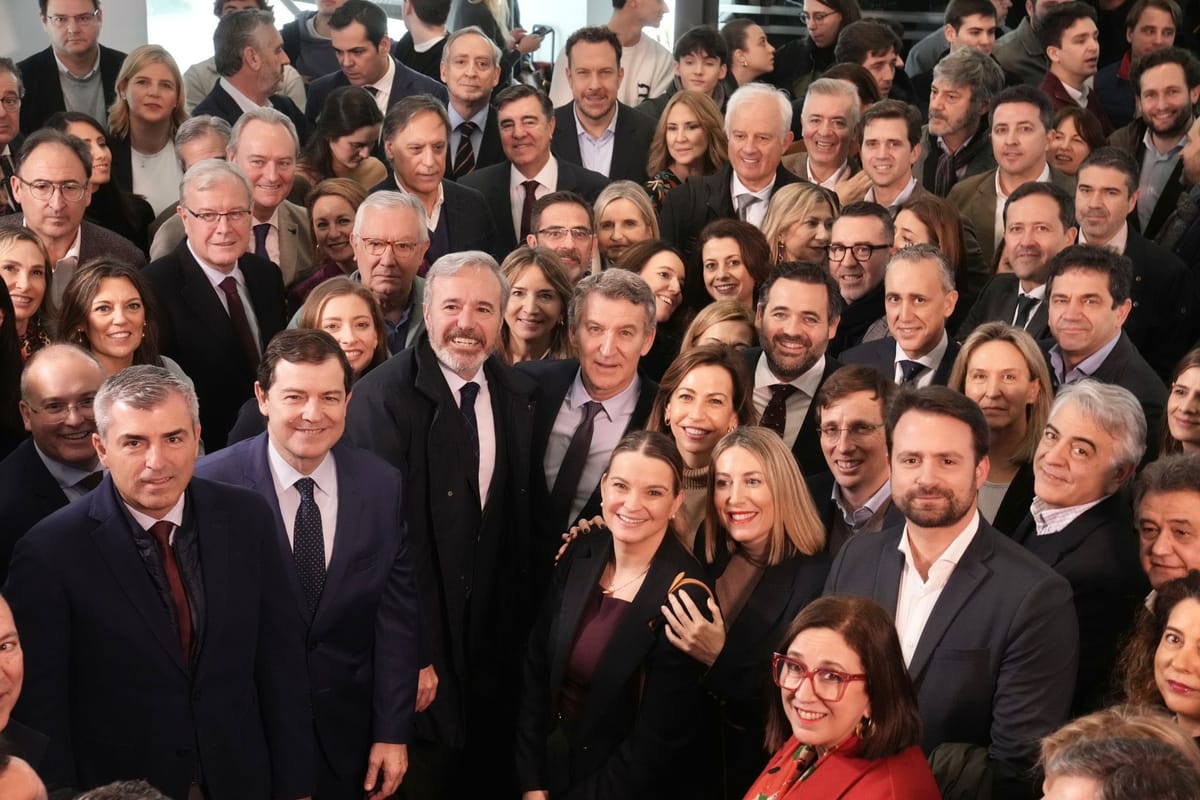 La dirección del PP se pone al frente de las negociaciones con Vox