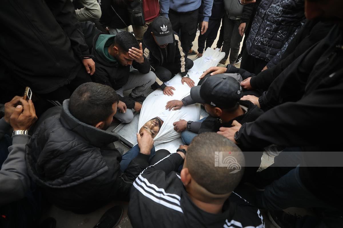 Gazatíes despiden a un allegado asesinado por ataques israelíes. Foto: Wafa