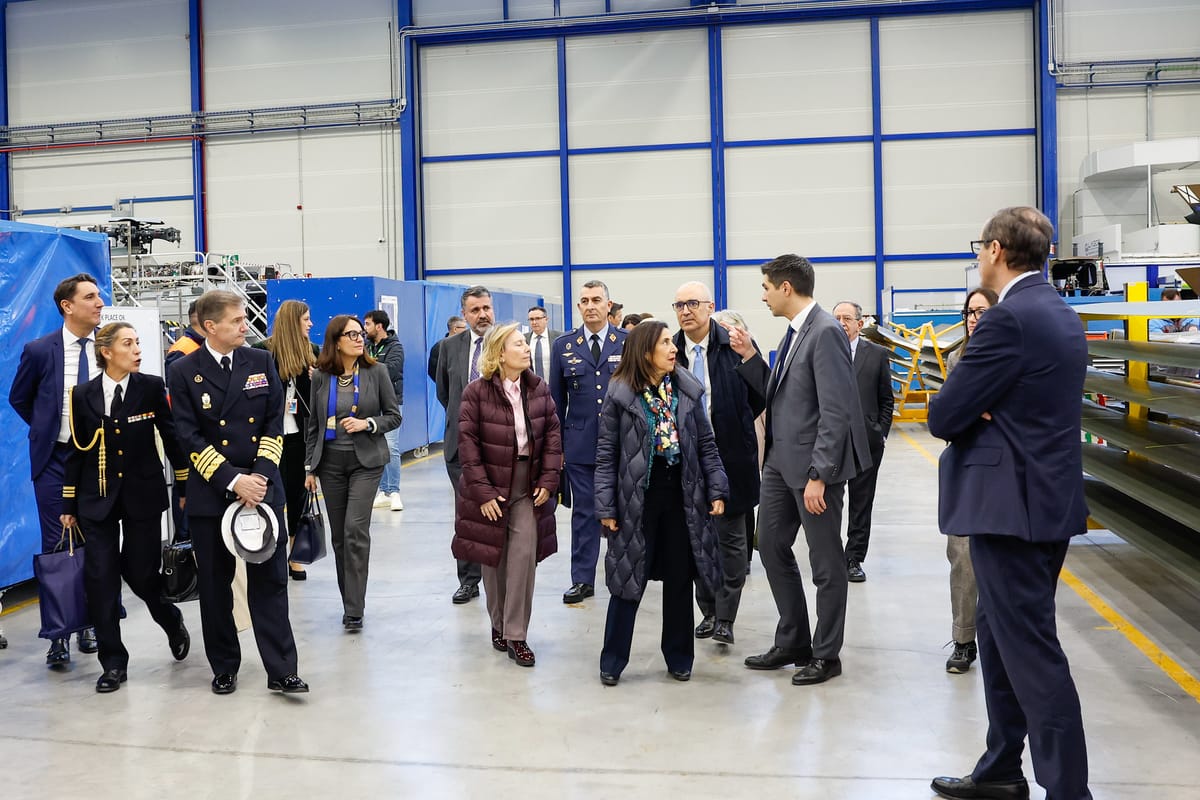 Imagen de archivo de Margarita Robles en una visita oficial a unas instalaciones. Foto: @Defensagob (x)