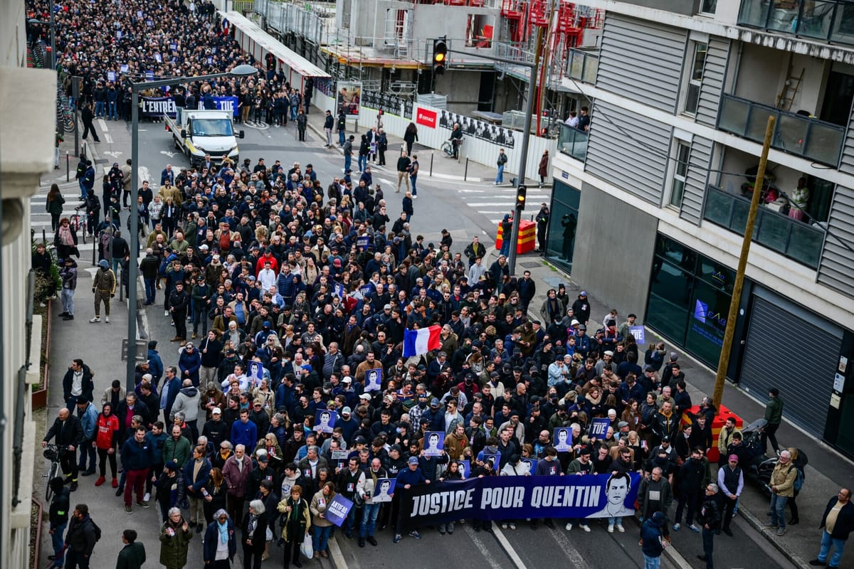 Manifestación fascista en Lyon. Foto: @BFMTV (X)