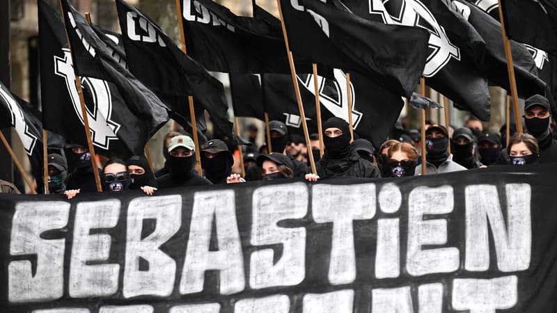 Manifestación fascista en las calles de París el 6 de mayo de 2023, en homenaje a un ex militante del GUD - AFP