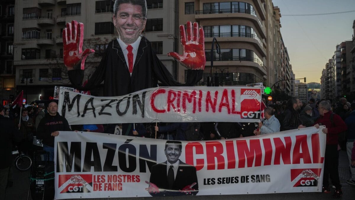  Pancarta contra Carlos Mazón:'Mazón criminal'. JORGE GIL / EUROPA PRESS