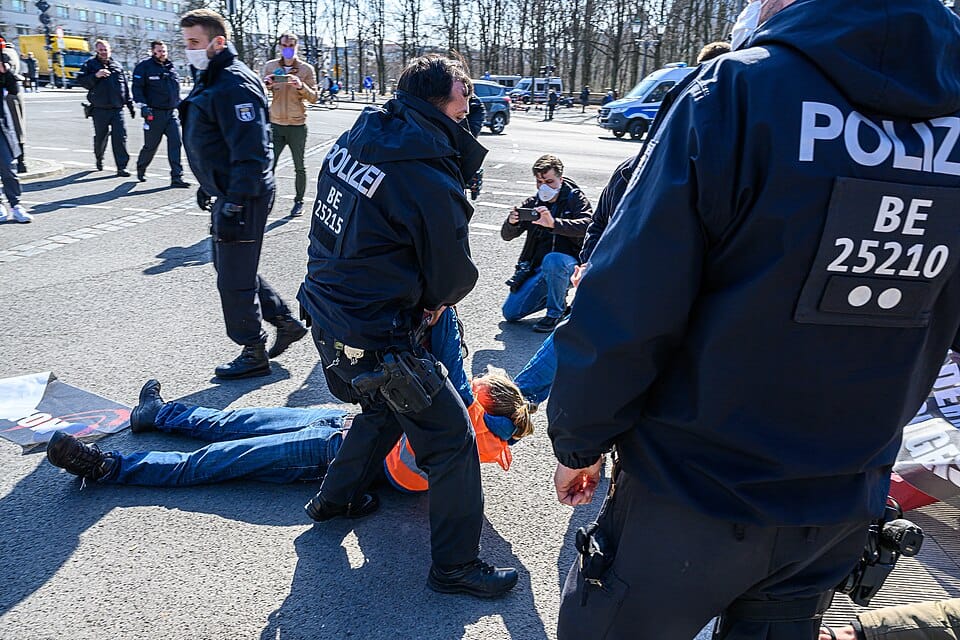 Imagen de archivo de represión policial contra ecologistas en Alemania. Foto: Stefan Müller.