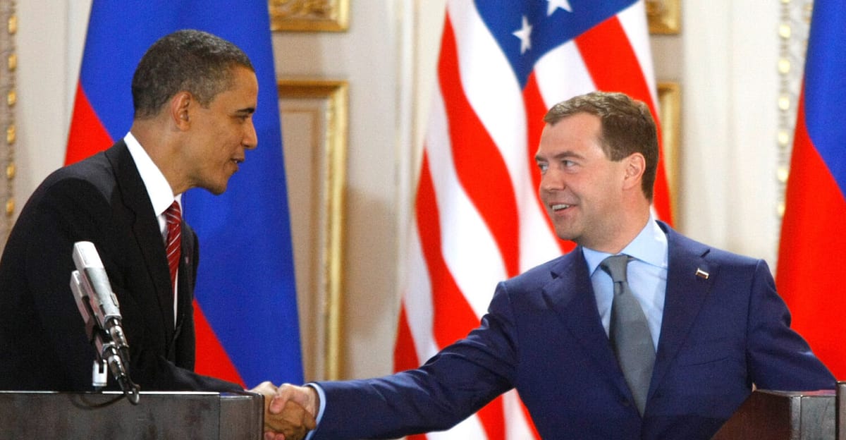 Imagen de archivo de Obama y Mevdevev en la firma del Start III en 2010. Foto: AP Photo/Mikhail Metzel.