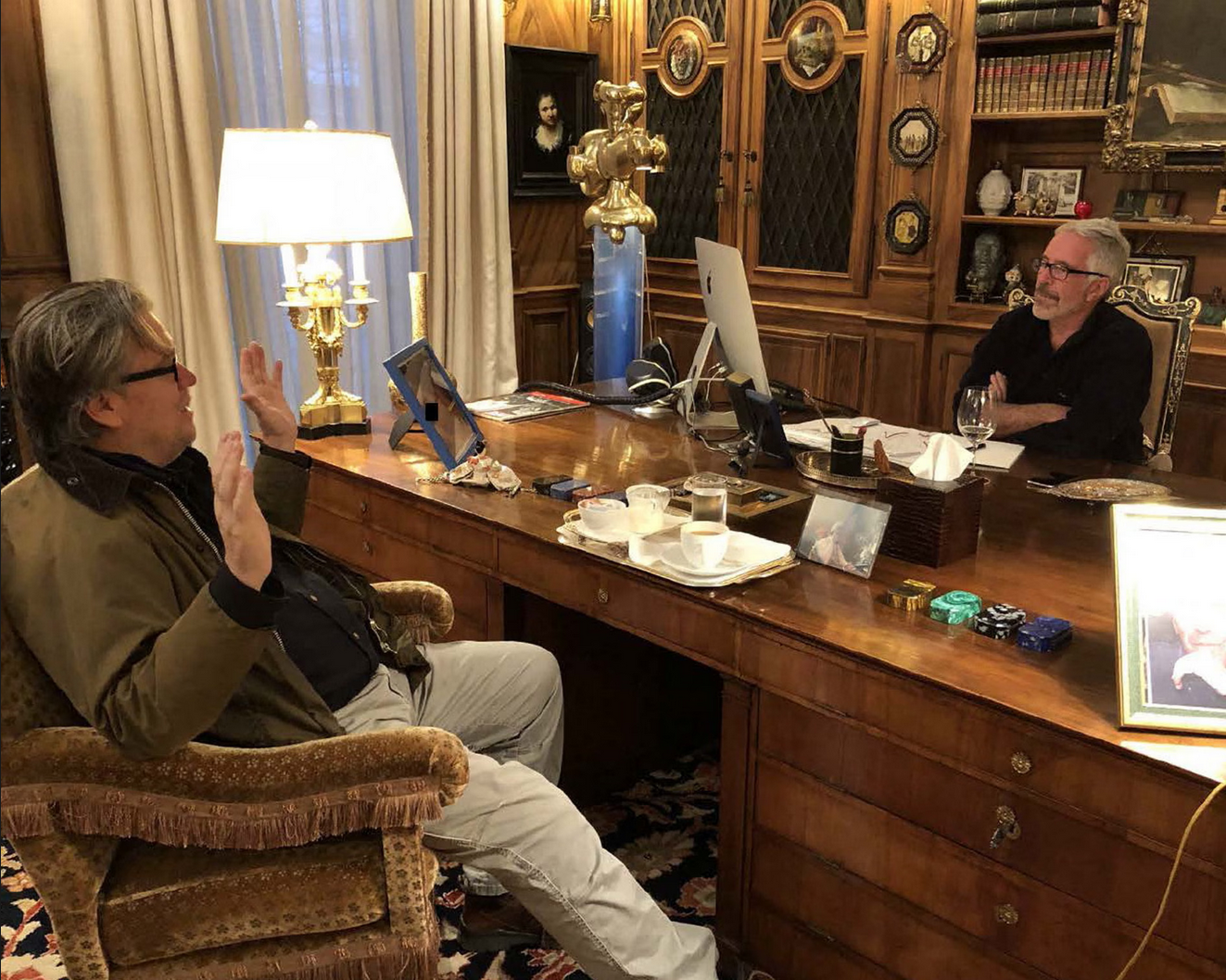 Imagen de archivo de Bannon y Epstein. Foto: House Oversight Democrats/AFP/Getty Images