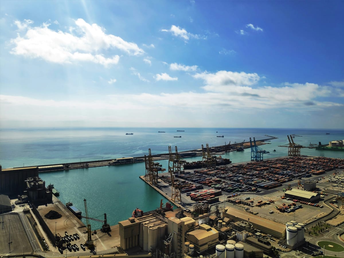 Imagen de archivo del puerto de Barcelona. Foto de André Fuck en Unsplash