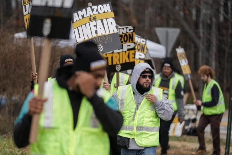 Imagen de archivo de protesta sindical en Amazon. Foto: Elijah Nouvelage/Reuters