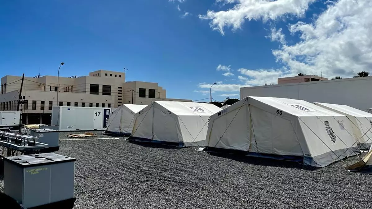 El Centro de Atención Temporal de Extranjeros (CATE) instalado en Arrecife (Lanzarote, Canarias). Foto: elDiario.es